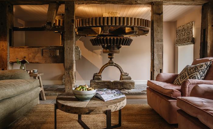 Cogs and grinding stones in a lounge